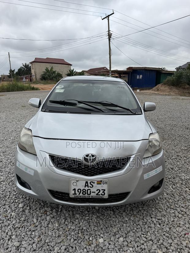 Toyota Belta 2010 Gray