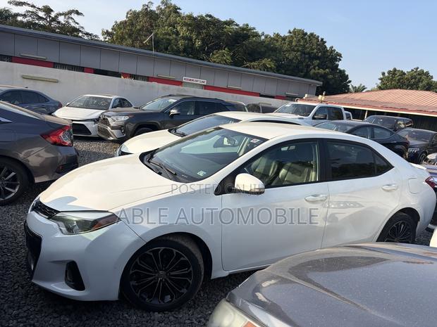 Toyota Corolla S 4dr Sedan (1.8L 4cyl CVT) 2016 White