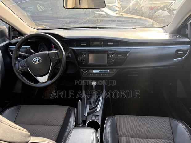 Toyota Corolla S 4dr Sedan (1.8L 4cyl CVT) 2016 White