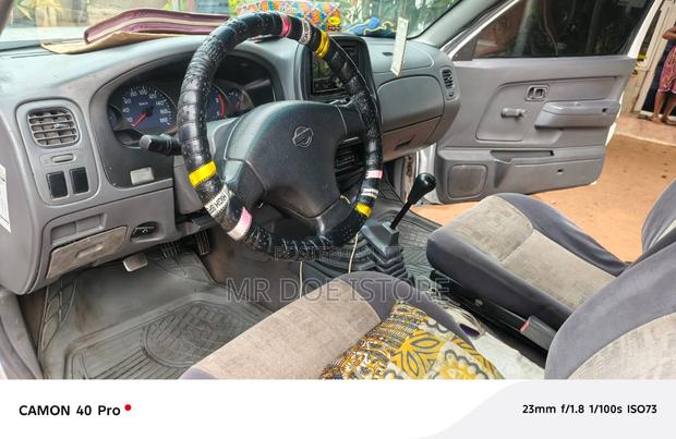 Nissan Hardbody 2011 White