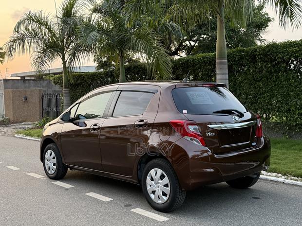 Toyota Vitz 1.3 AWD 5dr 2015 Brown