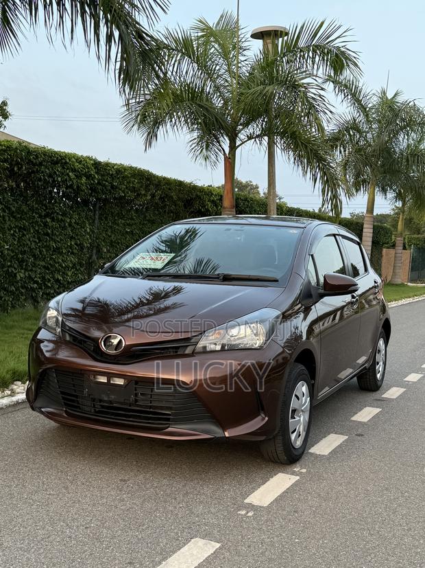 Toyota Vitz 1.3 AWD 5dr 2015 Brown