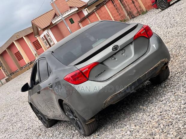 Toyota Corolla LE 4dr Sedan (1.8L 4cyl CVT) 2017 Gray