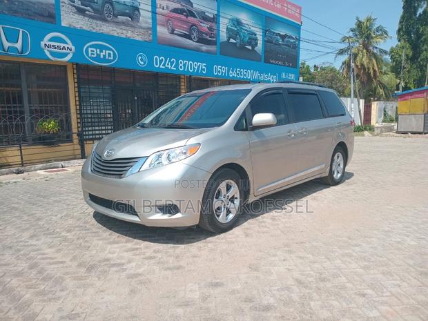 Toyota Sienna 2016 Silver