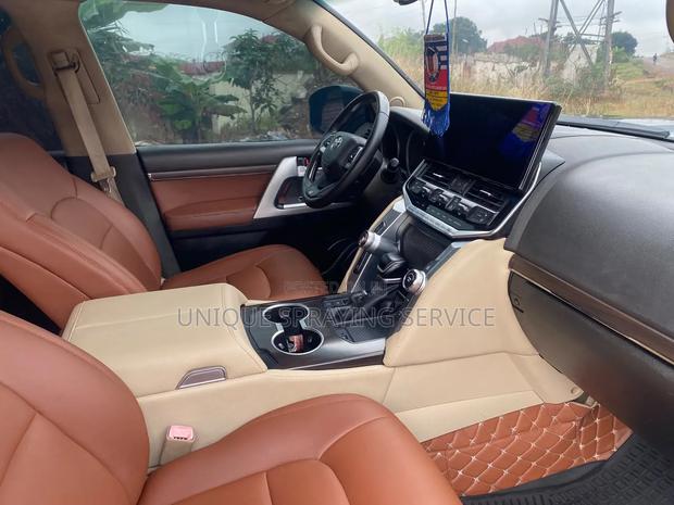 Toyota Land Cruiser 2010 Black