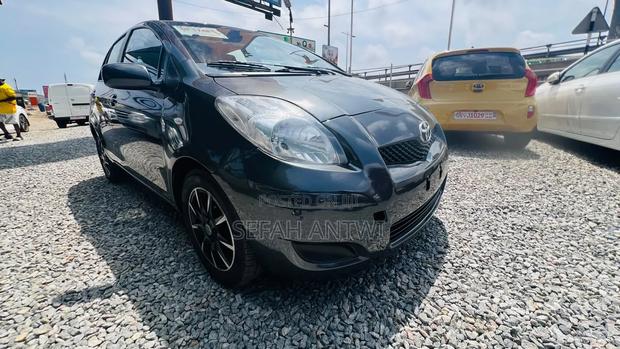 Toyota Yaris 2010 Black