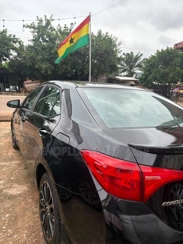 Toyota Corolla 2017 Black