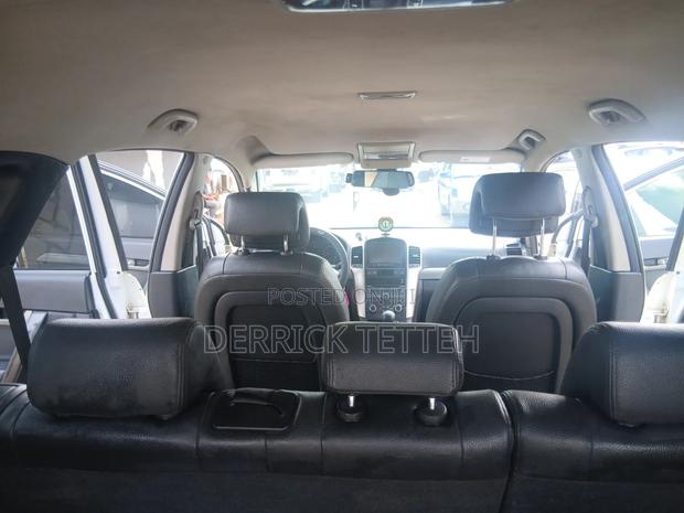 Chevrolet Captiva 2010 White