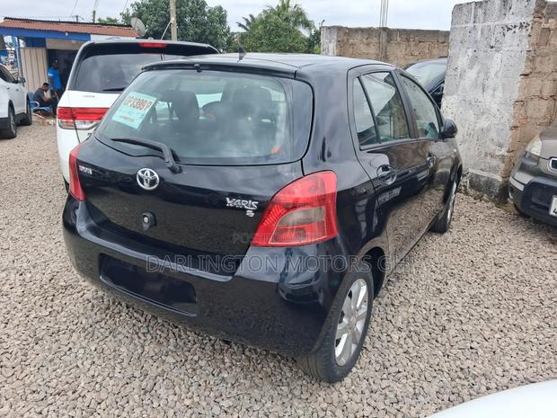 Toyota Yaris 2010 Black