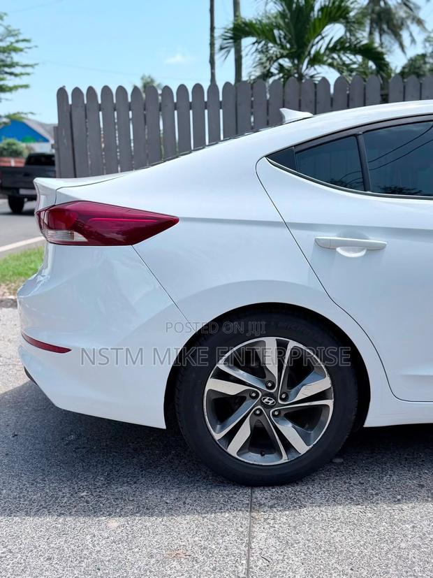 Hyundai Elantra 2017 White
