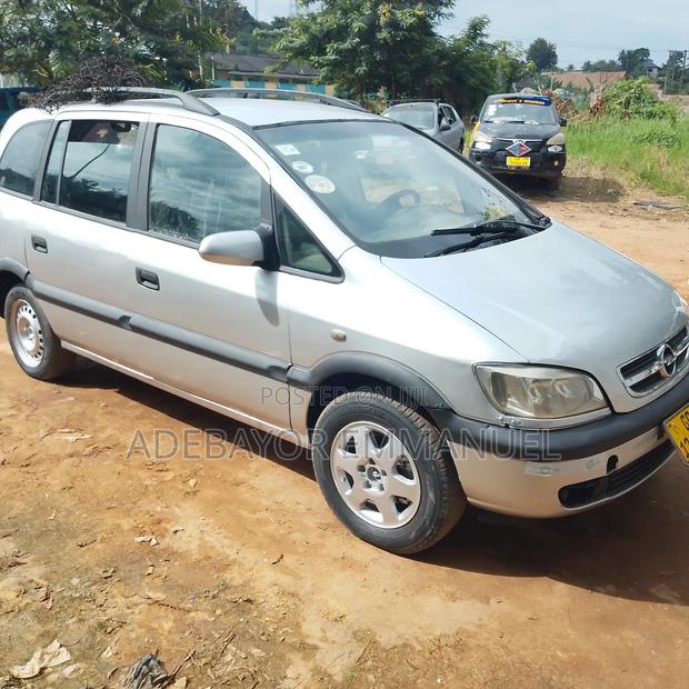 Opel Zafira 2.0T OPC 2011 Silver