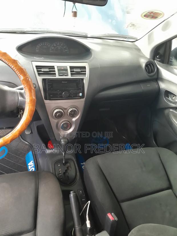 Toyota Yaris 2012 Blue
