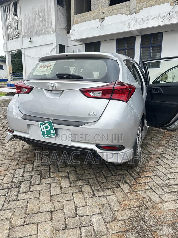 Toyota Corolla LE (1.8L 4cyl 2A) 2018 Silver