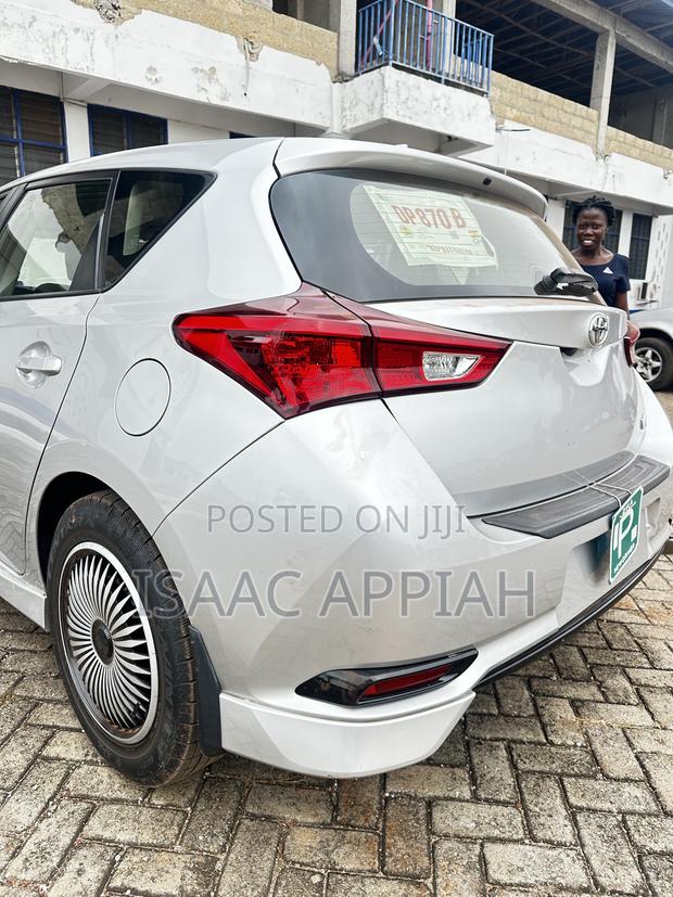 Toyota Corolla LE (1.8L 4cyl 2A) 2018 Silver