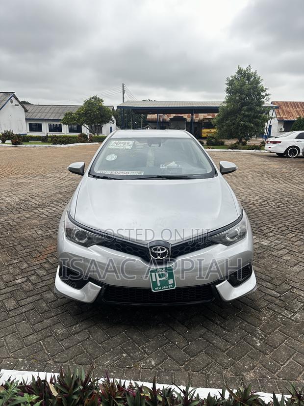 Toyota Corolla LE (1.8L 4cyl 2A) 2018 Silver