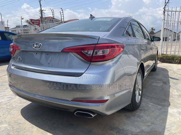 Hyundai Sonata Base Sedan FWD (2.4L 4cyl 6A) 2017 Gray