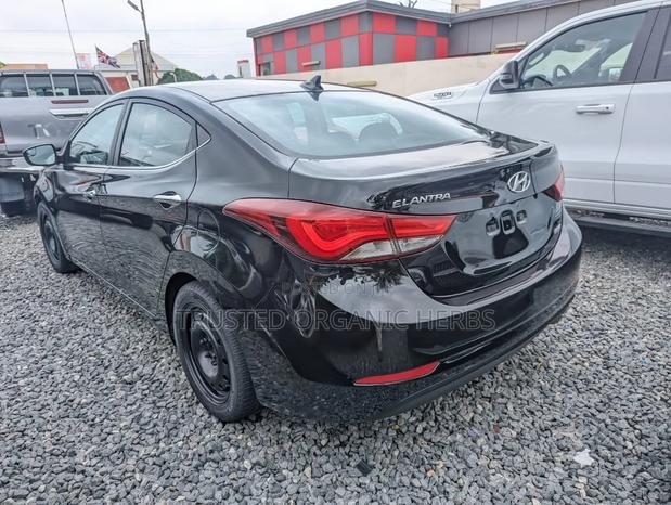 Hyundai Elantra Limited Sedan FWD (1.8L 4cyl 6A) 2016 Black