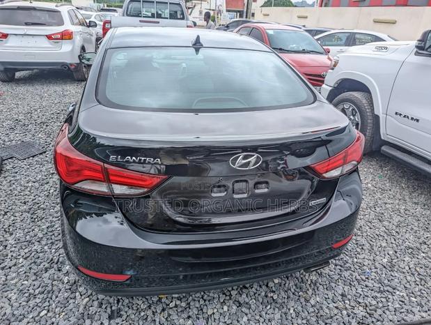 Hyundai Elantra Limited Sedan FWD (1.8L 4cyl 6A) 2016 Black