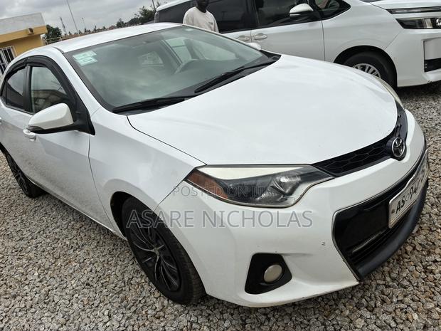 Toyota Corolla 2016 White