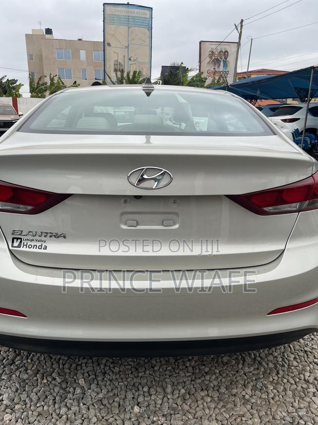 Hyundai Elantra SE 2018 Gray