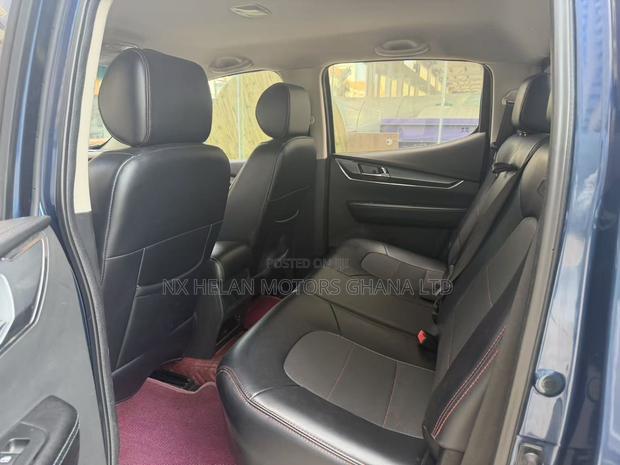 Isuzu D-MAX 2021 Blue