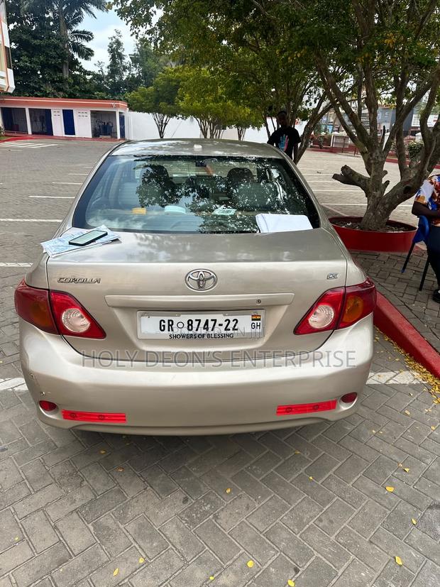 Toyota Corolla LE 4dr Sedan (1.8L 4cyl 4A) 2010 Gold