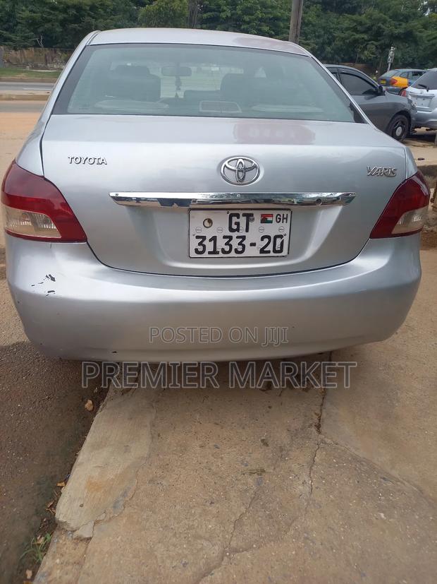 Toyota Yaris Base Sedan 4dr 2010 Silver