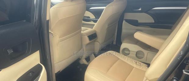 Toyota Highlander LE 4x2 (2.7L 4cyl 6A) 2017 Black