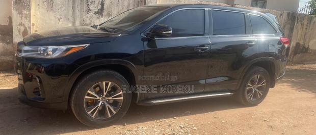 Toyota Highlander LE 4x2 (2.7L 4cyl 6A) 2017 Black