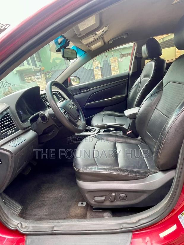 Hyundai Elantra Limited Sedan FWD (2.0L 4cyl 6A) 2017 Red