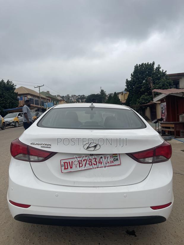 Hyundai Elantra Limited Sedan FWD (1.8L 4cyl 6A) 2016 White