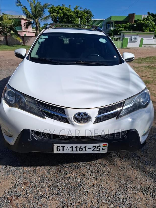 Toyota RAV4 XLE AWD (2.5L 4cyl 6A) 2013 White