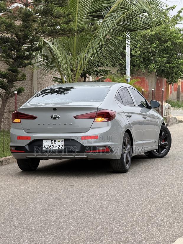 Hyundai Elantra SEL 2020 Green