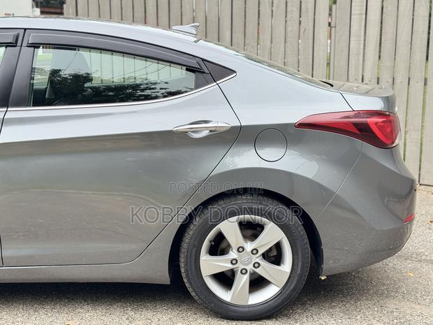 Hyundai Elantra Limited Sedan FWD (1.8L 4cyl 6A) 2016 Gray