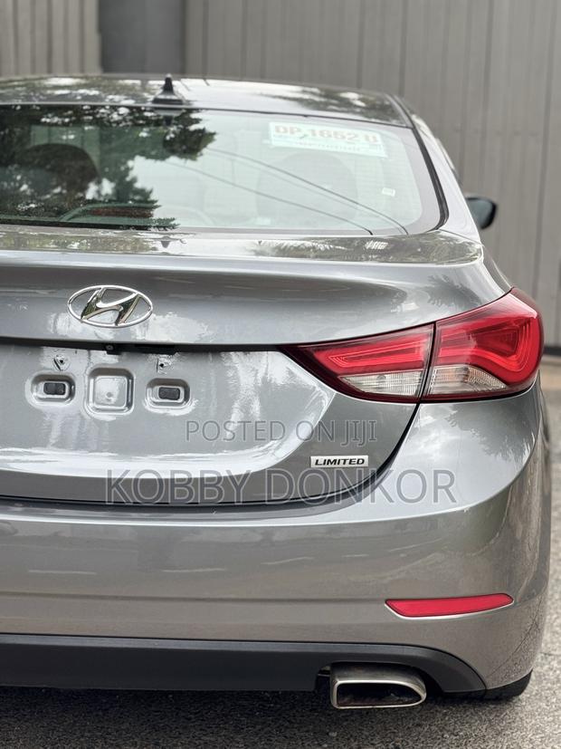 Hyundai Elantra Limited Sedan FWD (1.8L 4cyl 6A) 2016 Gray