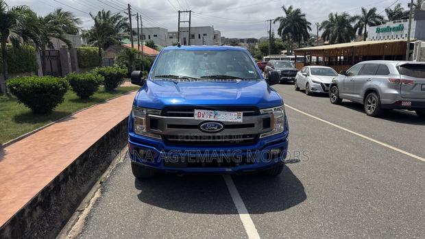 Ford E-150 2020 Blue