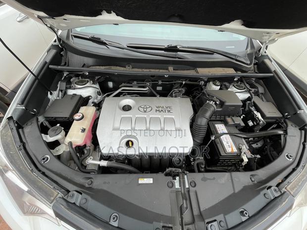 Toyota RAV4 XLE AWD 2019 White