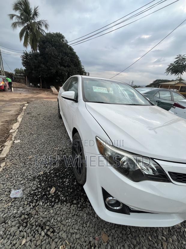 Toyota Camry XLE 4dr Sedan (2.5L 4cyl 6A) 2014 White