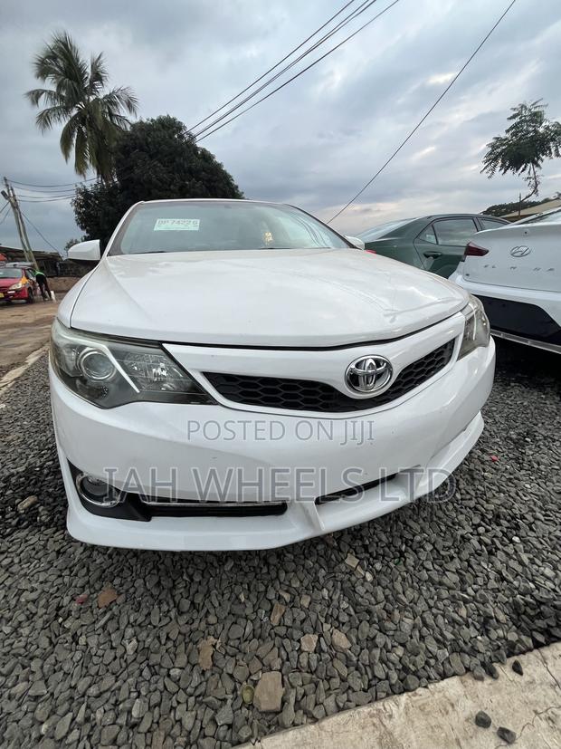 Toyota Camry XLE 4dr Sedan (2.5L 4cyl 6A) 2014 White