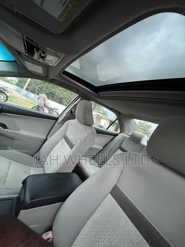 Toyota Camry XLE 4dr Sedan (2.5L 4cyl 6A) 2014 White