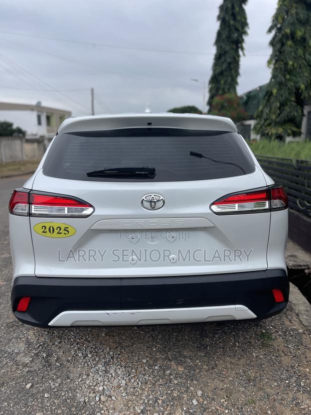 New Toyota Corolla Cross LE 2025 White