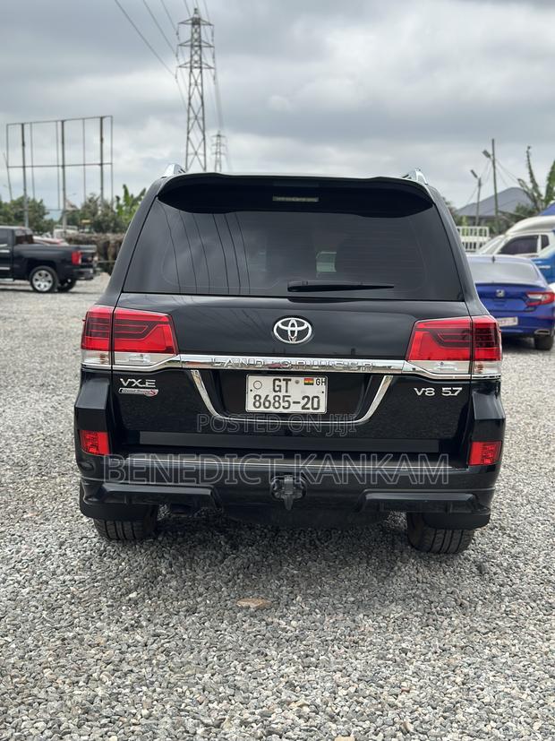 Toyota Land Cruiser 5.7 V8 VX-S 2019 Black
