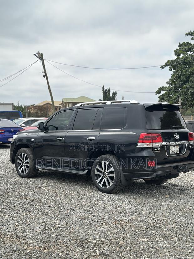 Toyota Land Cruiser 5.7 V8 VX-S 2019 Black
