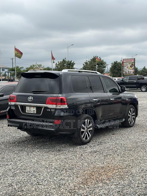 Toyota Land Cruiser 5.7 V8 VX-S 2019 Black