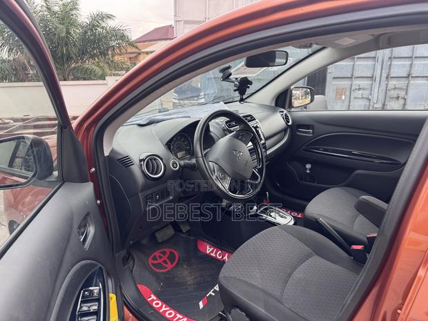 Mitsubishi Mirage SE 2018 Orange