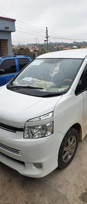 Toyota Voxy 2013 White for sale