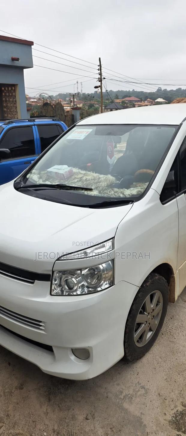 Toyota Voxy 2013 White