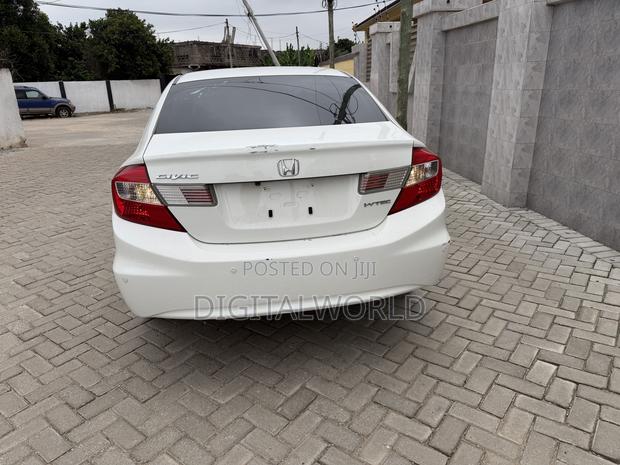 Honda Civic 2013 White