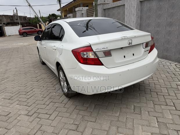 Honda Civic 2013 White