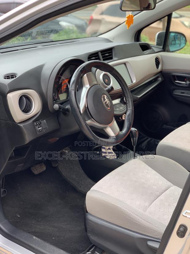 Toyota Vitz 1.3 FWD 5dr 2012 Silver